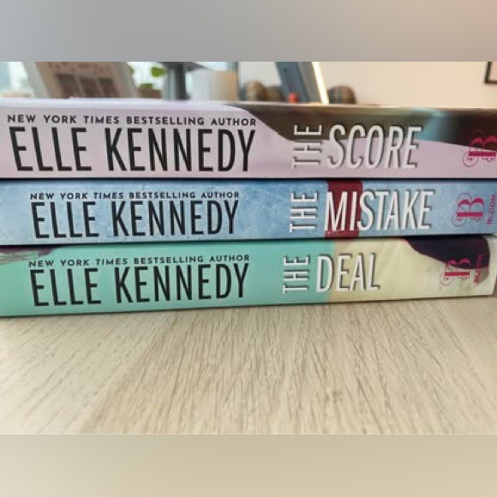 ‼️SOLD. Off-Campus Series by Elle Kennedy - The Deal, The Mistake, The Score